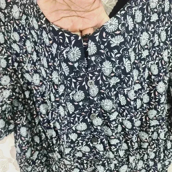 Loft Women's Romper Short Ruffle Sleeve Floral Keyhole Button up XL 326 - Picture 8 of 9